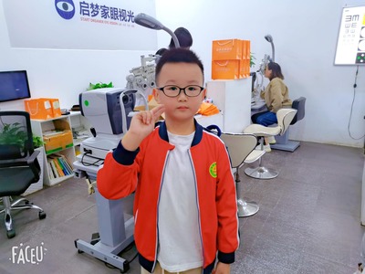 姓名：章浩哲   
屈光性质：远视+散光→轻度弱视 
精准屈光度：
右眼：+0.25/+1.50*80→0.8
左眼：+0.25/+1.50*90 →0.8
电脑矫正视力
右眼：1.2✅  左眼1.2-2✅
五米矫正视力
右眼：1.0+3✅左眼1.2-2✅
视力情况：轻度弱视一个月达标保养中年过也保持的非常好，裸眼也都在1.0