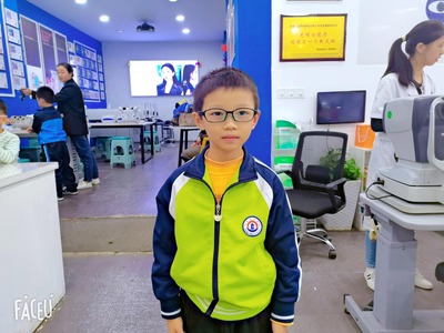 姓名：刘煜成
屈光性质：散光
精准屈光度
右眼：-2.00*10→1.0（裸眼0.6）
左眼：-3.50*175→1.0（裸眼   0.6）  
电脑裸眼视力
右眼：1.0✅左眼：1.0-1✅
五米裸眼视力
右眼：1.0-3✅左眼：0.8-2✅
矫正的效果非常好开始保养啦