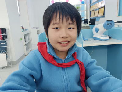 姓名：陶釉
屈光性质：低度近视十双眼隐性外斜
五米祼眼
右眼：0.6-1  左眼：1.0-1         现五米裸眼：右眼：0.8-4                  左眼：1.0
精准屈光度
右眼：-0.75 →1.0+
左眼：-0.50 →1.0+
近眼位9BI垂直0    远眼位5BI
视功能异常
恭喜新报名的同学一个小疗程双眼均有提升[愉快]继续加油