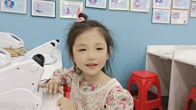 姓名：吴霈琳【签约矫正】
屈光性质:远视散光弱视
精准屈光性质
右眼:+5.00/+2.25*80→0.4
左眼:+5.00/+1.75*90→0.5
现电脑矫正视力
右眼:1.5✅
左眼:1.5–1✅
现五米矫正视力
右眼:1.2-1/1.5-1✅
左眼:1.5-1✅
五米裸眼视力
右眼:0.8-2/1.0-4
左眼：0.6-2/0.8-3
轻度弱视5个月，成功达标医院复查弱视达标保养中