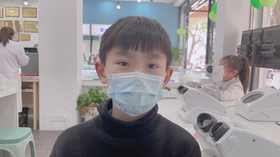 姓名：杨渤恒【签约矫正】
屈光性质：远视→轻度弱视
精准屈光度：
右眼：+2.50→0.6
左眼：+1.75→1.2
电脑矫正视力
右眼1.2-3
左眼1.5✅
五米矫正视力
右眼0.8-1
左眼1.5