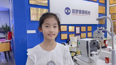 姓名：曾川芮
屈光性质：视力刚刚下降
电脑裸眼视力
右眼: 1.2-2 左眼:1.0-3
5M矫正视力
右眼: 1.0+3✅   左眼:   1.0+3 ✅
视力情况：刚下降的视力，半个月的矫正，恢复到了正常的视力，越早矫正，效果越好