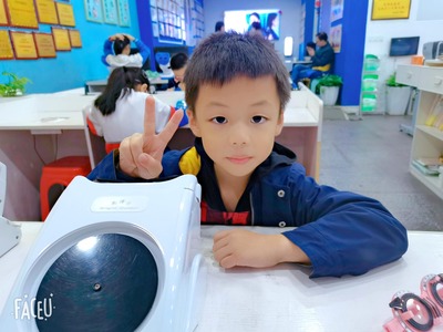 姓名：温煦
屈光性质：远视+散光→轻度弱视【签约矫正】
精准屈光度
右眼：+2.25/+0.75×75→0.6
左眼：+1.75/+1.75×90→0.6
电脑矫正视力
右眼：1.2✅左眼：1.2✅
五米矫正视力
右眼：1.0✅左眼：1.0✅
一个月的矫正视力完全达标
保养期