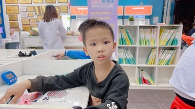 姓名：王星星
屈光性质：单纯性屈光不正散光
精准屈光度：
右眼：+0.75/-0.75*15→1.0（裸眼0.8-3）
左眼：0→1.0
视力情况：
电脑矫正视力
右眼:0.8-3            左眼:   1.0✅
5M矫正视力
右眼: 0.8               左眼:  1.0 ✅
视力情况：   新同学期待好视力！