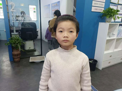 姓名：姜佳乐
屈光性质：远视+散光→轻度弱视
精准屈光度：
右眼：+0.75/-0.50*180→0.6
左眼：+0.75/-0.50*180→0.6
眼位：显性外斜，无同时视，融合视，立体视，旁中心注视
欢迎新报名的学生[玫瑰]